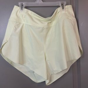 Athleta Pale Yellow Run With It 3.5” Athletic Athleisure Shorts Size Small